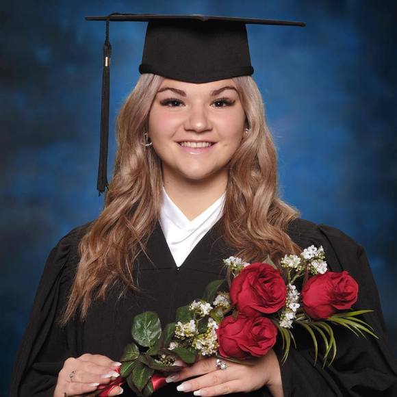 Meet your Posher, Léa - Picture 1 of 1